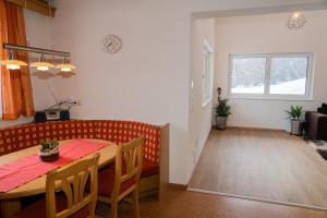 A seating area at Stoabergblick