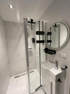 a white bathroom with a shower and a sink at Landgoed De Heezeberg in Diever +44 photos