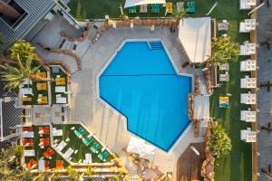 Bazén v ubytování Vert Hotel Eilat by AFI Hotels nebo v jeho okolí