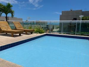 בריכת השחייה שנמצאת ב-Apartamento em Maceió - JTR México או באזור
