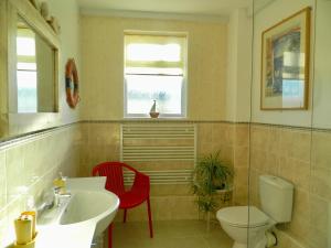A bathroom at 'Harbour View' on the river by Gorleston's award winning beach - Pet free!