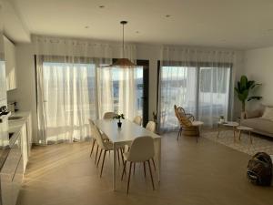 a kitchen and living room with a table and chairs at Sunrise Heights Manilva Costa Del Sol, Andalousie in Manilva