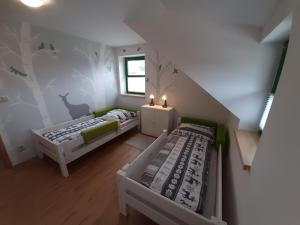 Postel nebo postele na pokoji v ubytování Zelený Jelen - horský apartmán