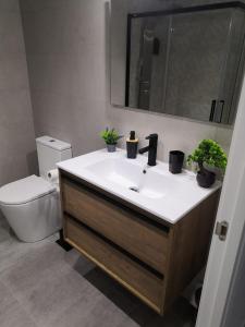 A bathroom at El Rincón de Moreno