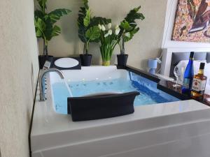 Gambar di galeri bagi Magic on the sea-suites with a private jacuzzi and a private sea view di Netanya