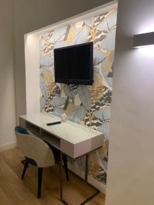 TV a/nebo společenská místnost v ubytování Lolli Palace Hotel
