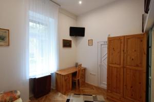 Televízia a/alebo spoločenská miestnosť v ubytovaní Vito Apartman