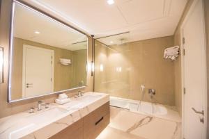 Een badkamer bij Luxurious 5 Bedroom Apartment - Full Ocean view