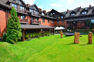 Vonkajšia záhrada v ubytovaní Hotel Żubrówka Spa & Wellness