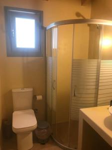 Vonios kambarys apgyvendinimo įstaigoje Πέτρινη κατοικία στην Αίγινα - Stone House in Aigina