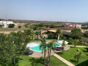 Výhled na bazén z ubytování Masseria Prontera with Pool nebo okolí