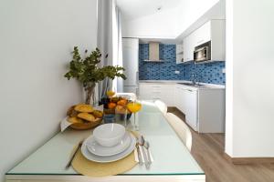 Apartamentos con encanto en el centro de Granada的厨房或小厨房