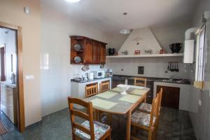 a kitchen with a table and chairs in a room at Apartamento Teresa in Cambados