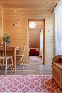 a dining room with a table and chairs and a bedroom at PUSTELNIA WODZA in Wisła