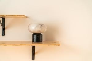 a white helmet on a black stand on a shelf at stuub saig in Lenzkirch