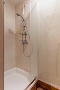 a shower with a glass door in a bathroom at PUSTELNIA WODZA in Wisła