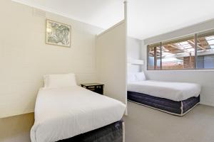 Gallery image of Hybiscus Waterfront Apartments in Lakes Entrance