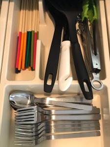 a drawer filled with utensils and other kitchen items at 札幌市にある１０人宿泊可能物件 in Atsubetsu