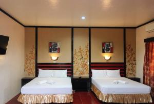 Postel nebo postele na pokoji v ubytování RedDoorz @ Mountain Citi Tourist Inn Canlaon