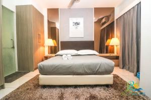 Een bed of bedden in een kamer bij 1 Tebrau Residences By JK Home