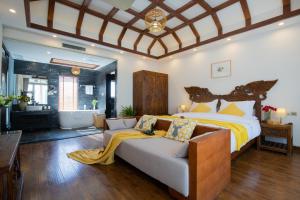 Postel nebo postele na pokoji v ubytování Lijiang Gemmer Hotel