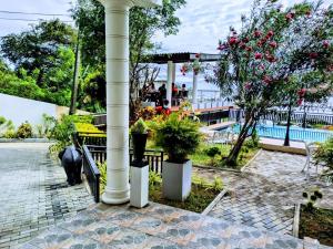 Bazén v ubytování Queens Beach Hotel nebo v jeho okolí