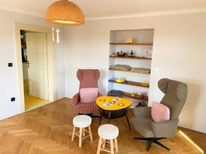 Photo de la galerie de l'établissement KNK Vibrant Central Spacious Hideaway, à Hradec Králové 5 autres photos