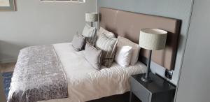 Кровать или кровати в номере Somervreug Guesthouse