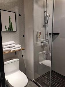 Ένα μπάνιο στο 银座精宿菏泽中华路银座商城火车站店