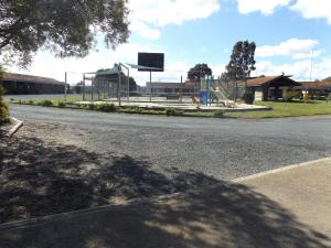 an empty street with a park with a playground at Rivergum Motel in Echuca