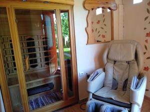 a car seat sitting in a room next to a door at Margaréta Panzió in Sárospatak