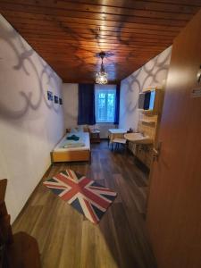 TV a/nebo společenská místnost v ubytování Gästehaus Weißes Lamm - MONTEURZIMMER