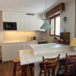 A kitchen or kitchenette at Immeuble Mont Noble