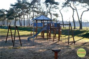 Chalet/Caravan Camping Resort Heische Tip Zeeland tesisinde çocuk oyun alanı