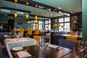 a dining room with tables and chairs with glasses at Hotel Boer Goossens in Den Dungen