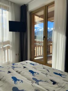 A bed or beds in a room at Studio Chalet 13, St John Park Bansko