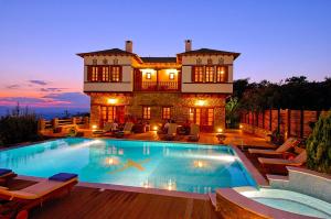 The swimming pool at or close to Archontiko Naoumidi