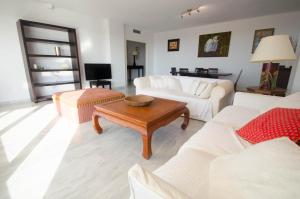 Apartamento Terrazas del Rodeo, Marbella, Spain - Booking.com