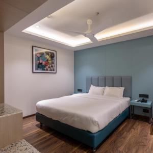 a bedroom with a bed and a ceiling at Hotel Regal Grand in Bhopal