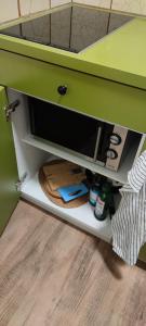a drawer under a desk with a green counter top at Apartment 401 in Bergün