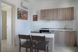 Η κουζίνα ή μικρή κουζίνα στο Casa Vacanza Pirandello +4 φωτογραφίες