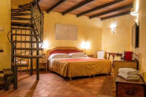 A bed or beds in a room at Hotel Alba Palace Még 37 kép
