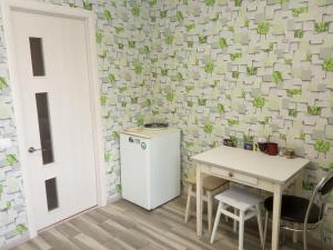 Kuchyňa alebo kuchynka v ubytovaní Apartment Harkovskaya 1 floor