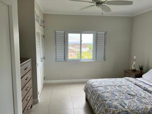 Postel nebo postele na pokoji v ubytování Ocho Rios Ocean Escape