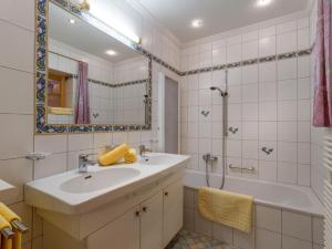 Koupelna v ubytování Appartements Alpenschlössl + 37 fotografií