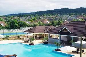 Bazén v ubytování Ocho Rios Ocean Escape nebo v jeho okolí