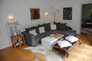 a living room with a couch and a coffee table at Exklusive Villa am Wald mit Garten, Waldzugang und Sauna in Solingen +19 photos