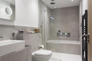 Porth Beach Hotel的一间浴室