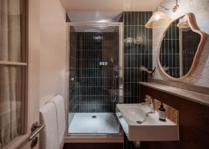 Koupelna v ubytování room2 London Chiswick Hometel
