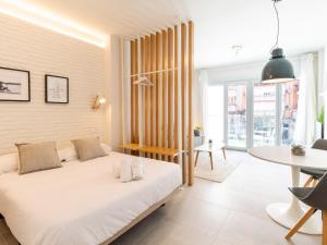 Posteľ alebo postele v izbe v ubytovaní WintowinRentals Apartamento sostoa 156
